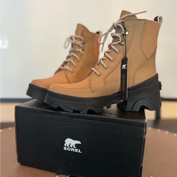 Sorel Shoes - NWT Sorel Women's Brex Lace Waterproof Boot Color: Tawny Buff Black